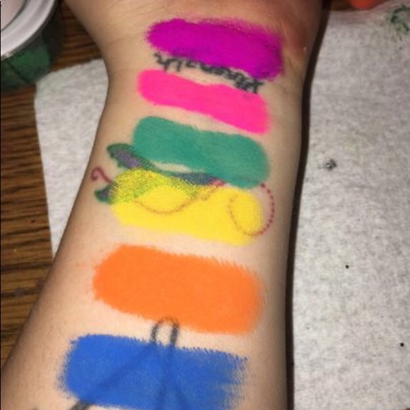 MEET YOUR POSHER - Picture 2 of 7